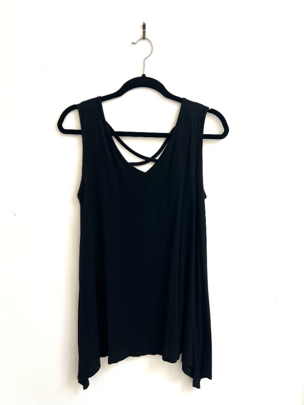 Black Criss Cross V Neck Sharkbite Hem Tank Top Size M